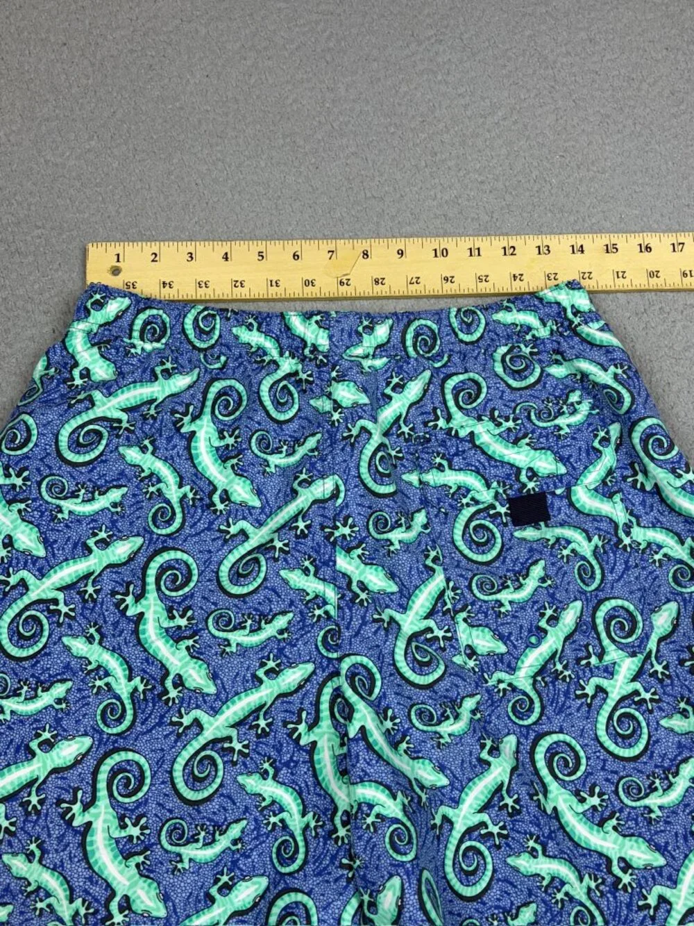 Vineyard Vines Swim Shorts Men Small Blue Lizard Print Lined Swim Beach